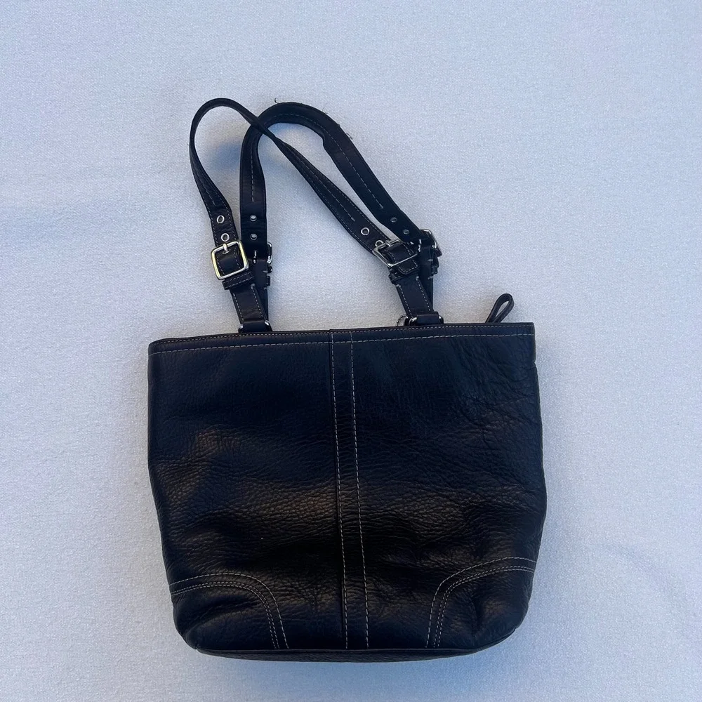 COACH Y2K Black Pebbled Leather Shoulder Bag Purse 2010 Tote F13089